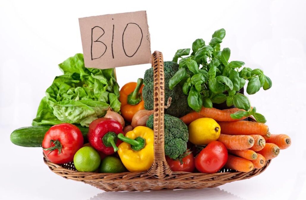 Bene la frutta e verdura nelle scuole ma devono essere bio